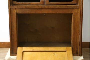 イギリスアンティーク　オーク材　品格と機能美が光るフラップ式ガラス扉の縦型シャツケース　(R-086905)