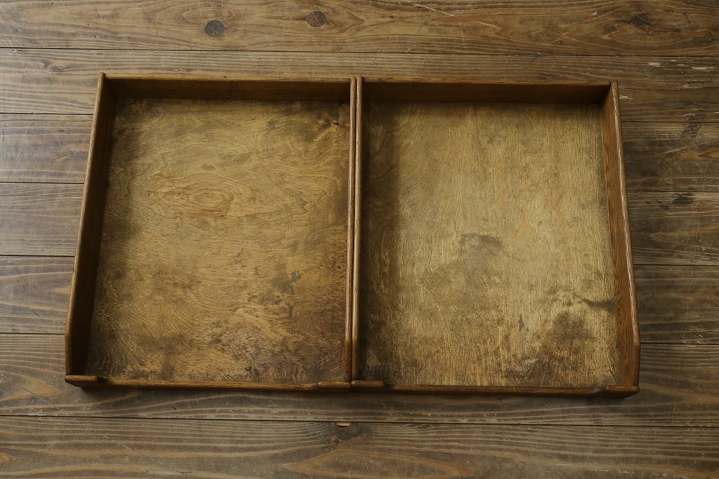 イギリスアンティーク　オーク材　品格と機能美が光るフラップ式ガラス扉の縦型シャツケース　(R-086905)