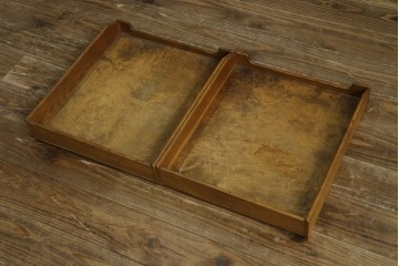 イギリスアンティーク　オーク材　品格と機能美が光るフラップ式ガラス扉の縦型シャツケース　(R-086905)