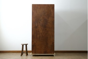 イギリスアンティーク　オーク材　品格と機能美が光るフラップ式ガラス扉の縦型シャツケース　(R-086905)