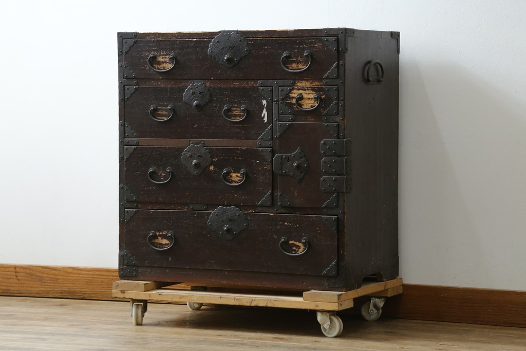 和製アンティーク　明治期　重厚な金具と味わいのある佇まいが魅力の東北小箪笥　(R-086907)