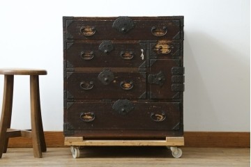 和製アンティーク　明治期　重厚な金具と味わいのある佇まいが魅力の東北小箪笥　(R-086907)