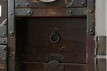 和製アンティーク　明治期　重厚な金具と味わいのある佇まいが魅力の東北小箪笥　(R-086907)