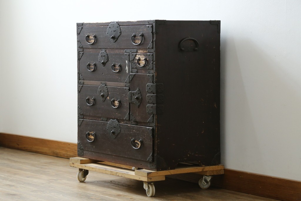 和製アンティーク　明治期　重厚な金具と味わいのある佇まいが魅力の東北小箪笥　(R-086907)