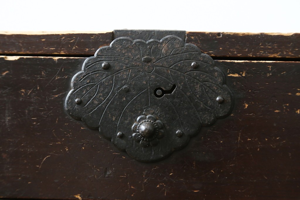 和製アンティーク　明治期　重厚な金具と味わいのある佇まいが魅力の東北小箪笥　(R-086907)