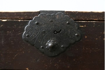 和製アンティーク　明治期　重厚な金具と味わいのある佇まいが魅力の東北小箪笥　(R-086907)