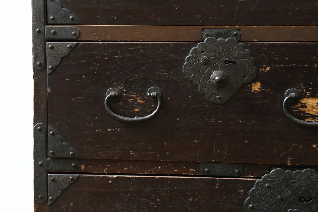 和製アンティーク　明治期　重厚な金具と味わいのある佇まいが魅力の東北小箪笥　(R-086907)