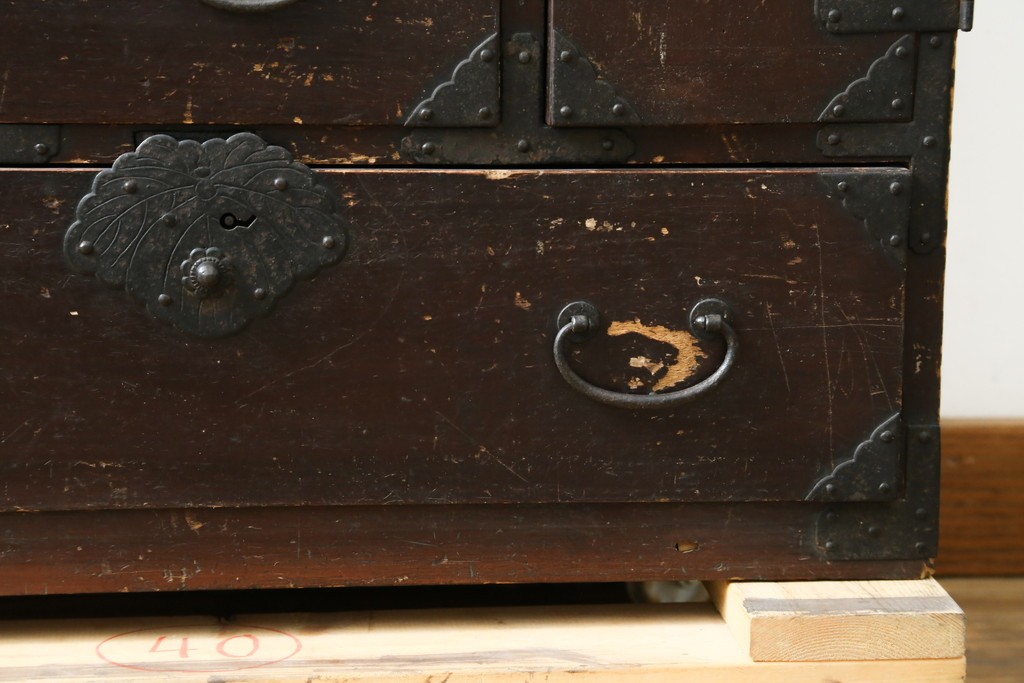 和製アンティーク　明治期　重厚な金具と味わいのある佇まいが魅力の東北小箪笥　(R-086907)