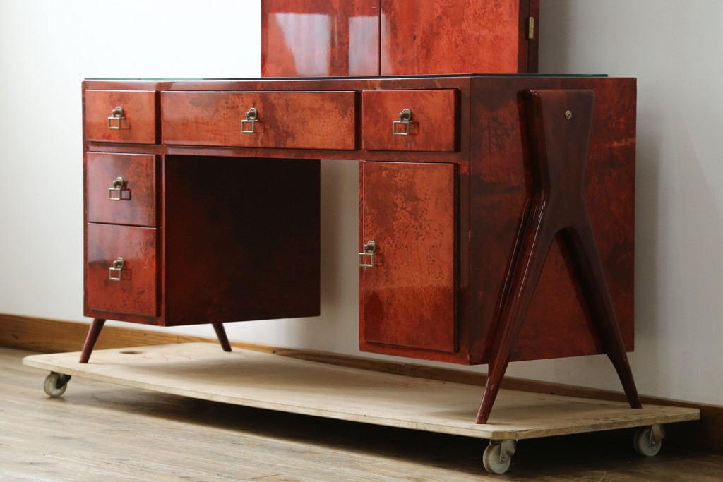 中古　美品　希少!!　アルド・トゥーラ(ALDO TURA)　艶やかな赤褐色が目を引く仔山羊革(ゴートスキン)張りのドレッサー　(R-086908)