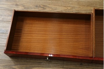 中古　美品　希少!!　アルド・トゥーラ(ALDO TURA)　艶やかな赤褐色が目を引く仔山羊革(ゴートスキン)張りのドレッサー　(R-086908)