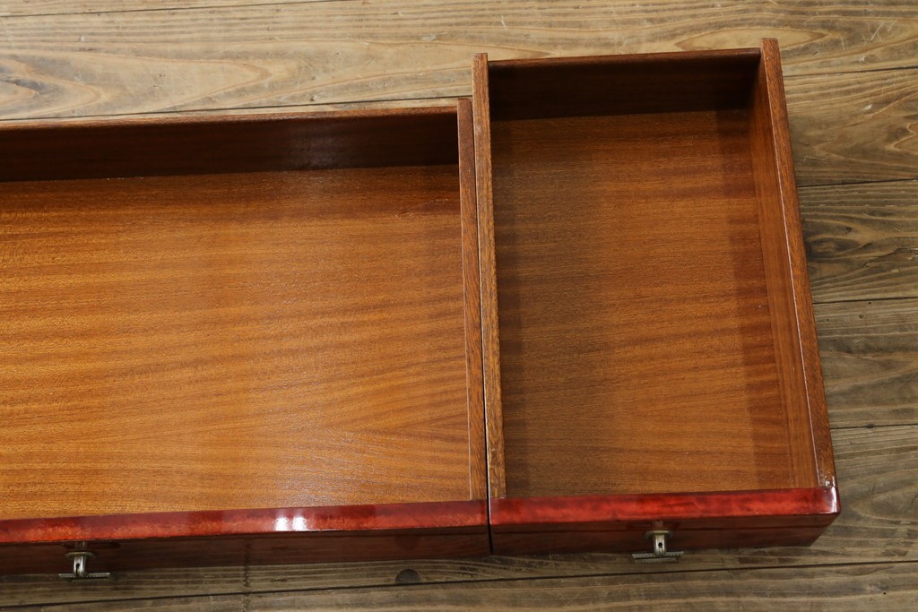 中古　美品　希少!!　アルド・トゥーラ(ALDO TURA)　艶やかな赤褐色が目を引く仔山羊革(ゴートスキン)張りのドレッサー　(R-086908)