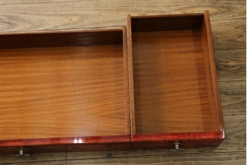 中古　美品　希少!!　アルド・トゥーラ(ALDO TURA)　艶やかな赤褐色が目を引く仔山羊革(ゴートスキン)張りのドレッサー　(R-086908)