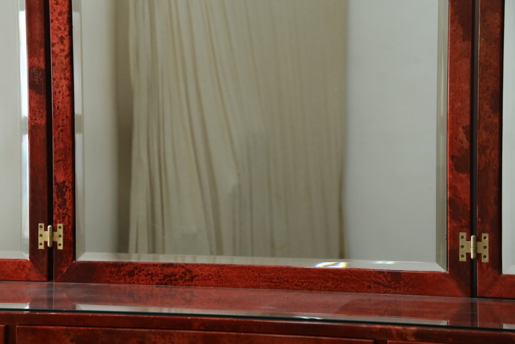 中古　美品　希少!!　アルド・トゥーラ(ALDO TURA)　艶やかな赤褐色が目を引く仔山羊革(ゴートスキン)張りのドレッサー　(R-086908)