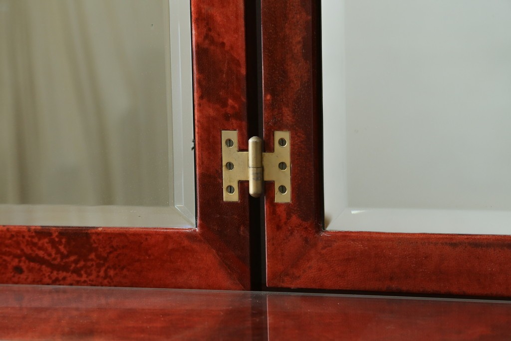 中古　美品　希少!!　アルド・トゥーラ(ALDO TURA)　艶やかな赤褐色が目を引く仔山羊革(ゴートスキン)張りのドレッサー　(R-086908)