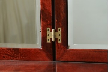 中古　美品　希少!!　アルド・トゥーラ(ALDO TURA)　艶やかな赤褐色が目を引く仔山羊革(ゴートスキン)張りのドレッサー　(R-086908)