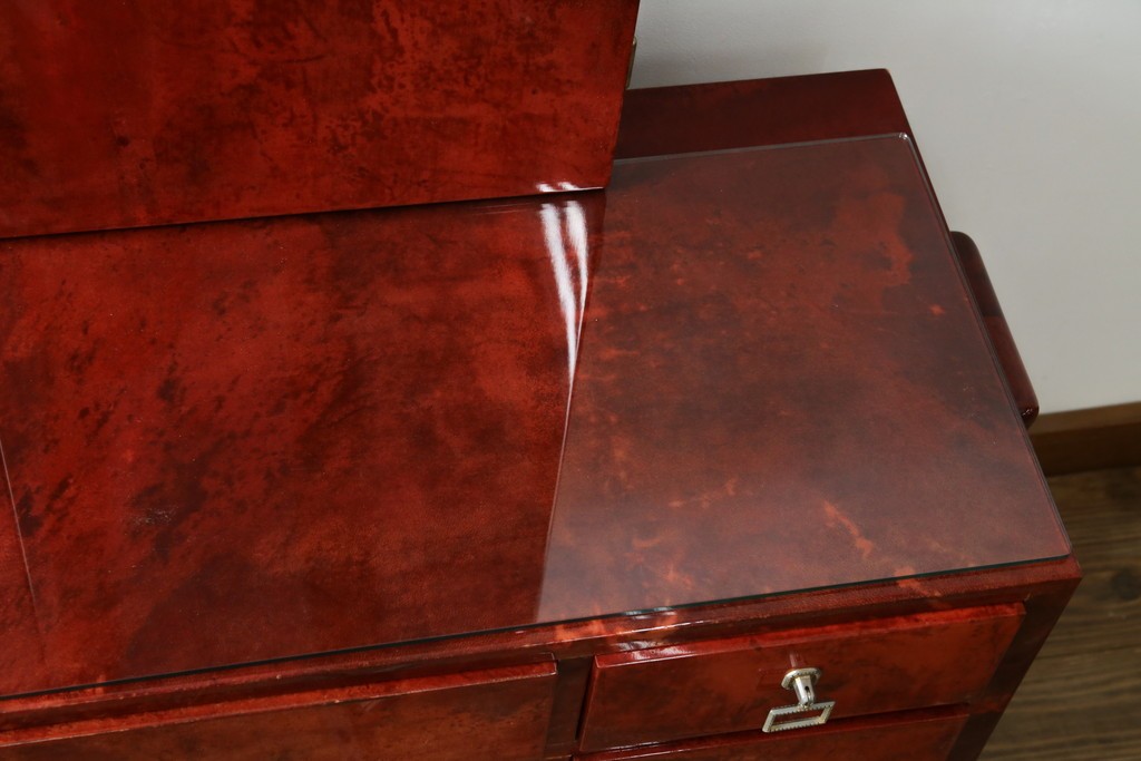 中古　美品　希少!!　アルド・トゥーラ(ALDO TURA)　艶やかな赤褐色が目を引く仔山羊革(ゴートスキン)張りのドレッサー　(R-086908)