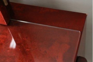 中古　美品　希少!!　アルド・トゥーラ(ALDO TURA)　艶やかな赤褐色が目を引く仔山羊革(ゴートスキン)張りのドレッサー　(R-086908)