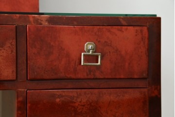 中古　美品　希少!!　アルド・トゥーラ(ALDO TURA)　艶やかな赤褐色が目を引く仔山羊革(ゴートスキン)張りのドレッサー　(R-086908)