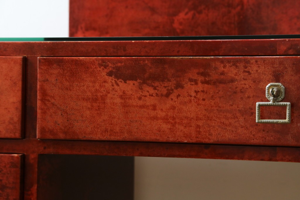 中古　美品　希少!!　アルド・トゥーラ(ALDO TURA)　艶やかな赤褐色が目を引く仔山羊革(ゴートスキン)張りのドレッサー　(R-086908)