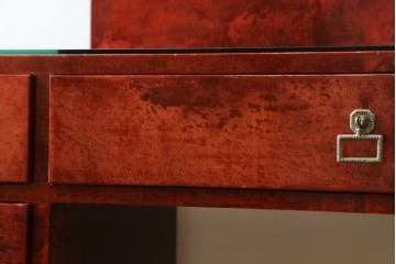 中古　美品　希少!!　アルド・トゥーラ(ALDO TURA)　艶やかな赤褐色が目を引く仔山羊革(ゴートスキン)張りのドレッサー　(R-086908)