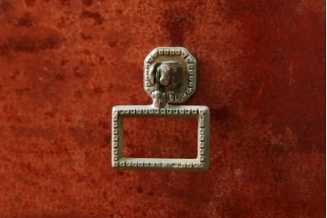 中古　美品　希少!!　アルド・トゥーラ(ALDO TURA)　艶やかな赤褐色が目を引く仔山羊革(ゴートスキン)張りのドレッサー　(R-086908)