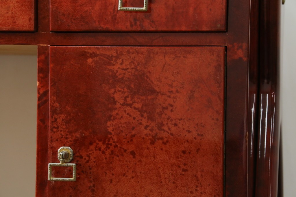 中古　美品　希少!!　アルド・トゥーラ(ALDO TURA)　艶やかな赤褐色が目を引く仔山羊革(ゴートスキン)張りのドレッサー　(R-086908)