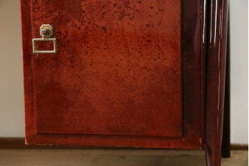 中古　美品　希少!!　アルド・トゥーラ(ALDO TURA)　艶やかな赤褐色が目を引く仔山羊革(ゴートスキン)張りのドレッサー　(R-086908)