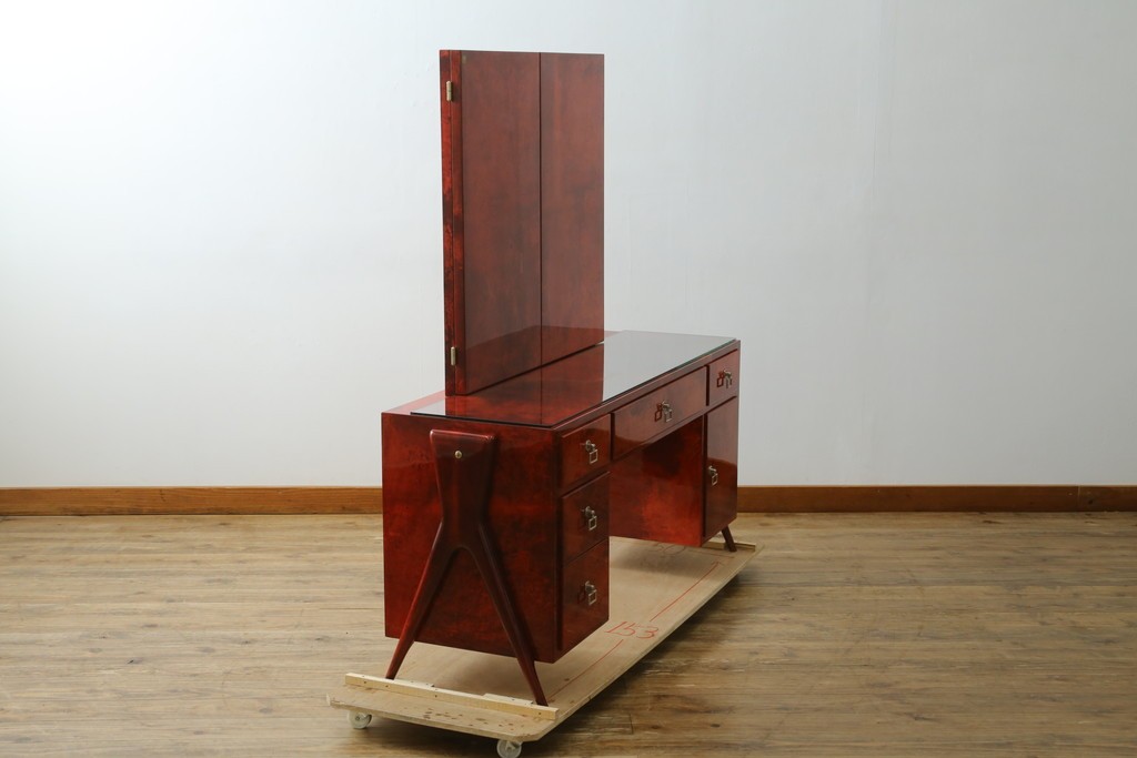 中古　美品　希少!!　アルド・トゥーラ(ALDO TURA)　艶やかな赤褐色が目を引く仔山羊革(ゴートスキン)張りのドレッサー　(R-086908)