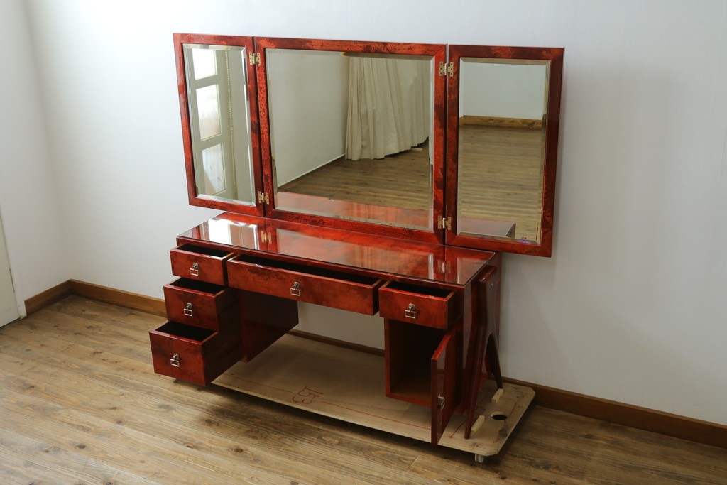 中古　美品　希少!!　アルド・トゥーラ(ALDO TURA)　艶やかな赤褐色が目を引く仔山羊革(ゴートスキン)張りのドレッサー　(R-086908)