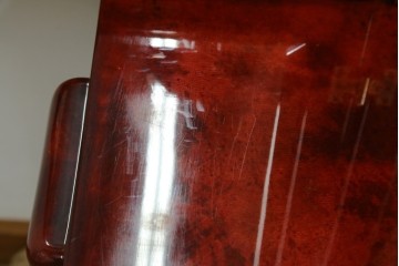 中古　美品　希少!!　アルド・トゥーラ(ALDO TURA)　艶やかな赤褐色が目を引く仔山羊革(ゴートスキン)張りのドレッサー　(R-086908)
