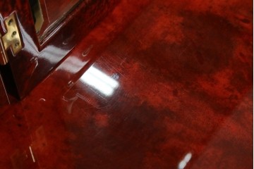 中古　美品　希少!!　アルド・トゥーラ(ALDO TURA)　艶やかな赤褐色が目を引く仔山羊革(ゴートスキン)張りのドレッサー　(R-086908)