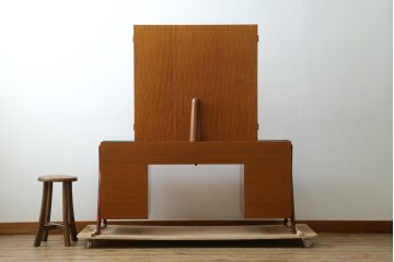 中古　美品　希少!!　アルド・トゥーラ(ALDO TURA)　艶やかな赤褐色が目を引く仔山羊革(ゴートスキン)張りのドレッサー　(R-086908)