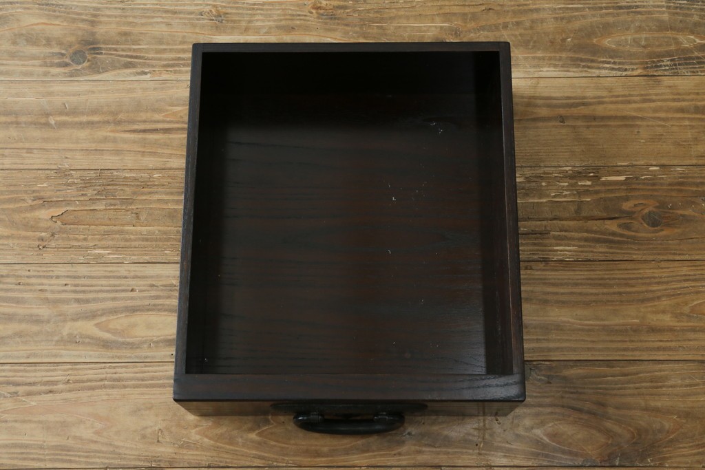 中古　美品　広島県　博永家具　総欅(ケヤキ)材　鋲打ちデザインの格子戸が美しいサイドボード　(R-086909)