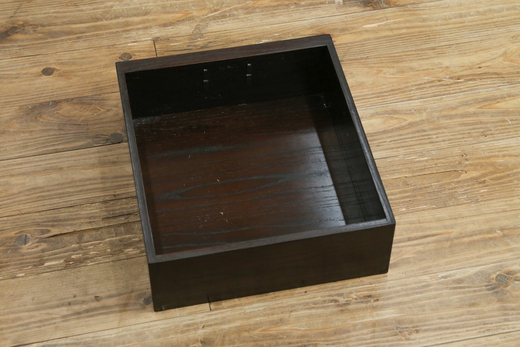 中古　美品　広島県　博永家具　総欅(ケヤキ)材　鋲打ちデザインの格子戸が美しいサイドボード　(R-086909)