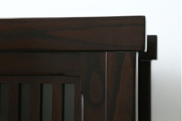 中古　美品　広島県　博永家具　総欅(ケヤキ)材　鋲打ちデザインの格子戸が美しいサイドボード　(R-086909)