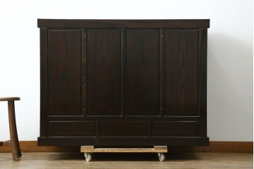 中古　美品　広島県　博永家具　総欅(ケヤキ)材　鋲打ちデザインの格子戸が美しいサイドボード　(R-086909)