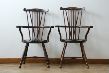 和製ヴィンテージ　九州民芸家具　ゴールドスミス　美しいデザインのアームチェア2脚セット　(R-086910)