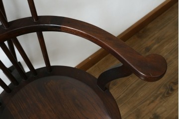 和製ヴィンテージ　九州民芸家具　ゴールドスミス　美しいデザインのアームチェア2脚セット　(R-086910)