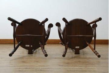 和製ヴィンテージ　九州民芸家具　ゴールドスミス　美しいデザインのアームチェア2脚セット　(R-086910)