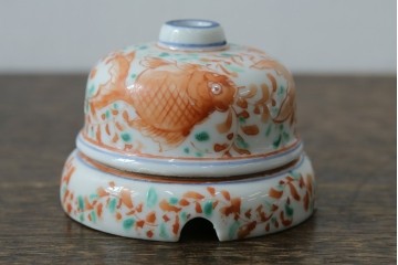 和製アンティーク　昭和初期　珍品　ひらひらと泳ぐ金魚の図が可愛らしい碍子付きのペンダントライト　(R-086916)