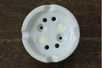 和製アンティーク　昭和初期　珍品　ひらひらと泳ぐ金魚の図が可愛らしい碍子付きのペンダントライト　(R-086916)
