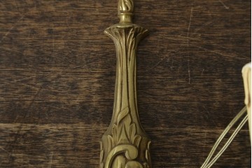 フランスヴィンテージ　繊細で優雅な装飾が魅力的な2灯式ウォールライト　(R-086917)