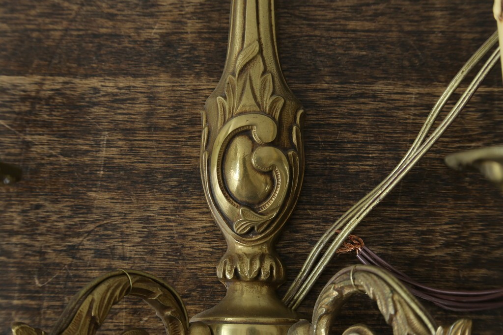 フランスヴィンテージ　繊細で優雅な装飾が魅力的な2灯式ウォールライト　(R-086917)