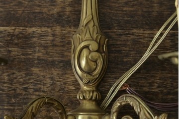 フランスヴィンテージ　繊細で優雅な装飾が魅力的な2灯式ウォールライト　(R-086917)