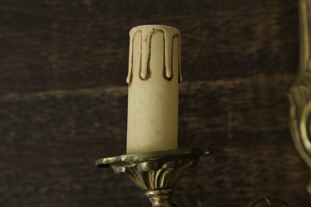 フランスヴィンテージ　繊細で優雅な装飾が魅力的な2灯式ウォールライト　(R-086917)