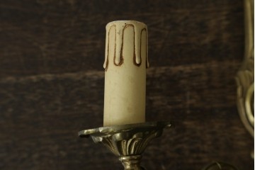 フランスヴィンテージ　繊細で優雅な装飾が魅力的な2灯式ウォールライト　(R-086917)