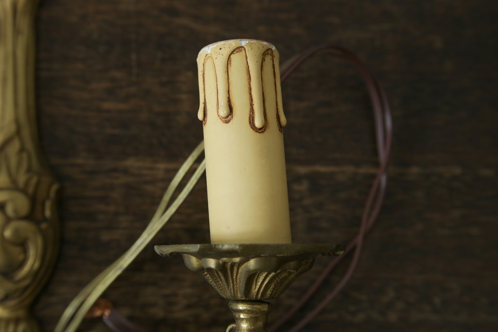 フランスヴィンテージ　繊細で優雅な装飾が魅力的な2灯式ウォールライト　(R-086917)