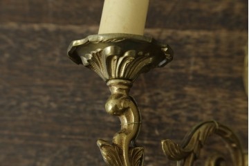 フランスヴィンテージ　繊細で優雅な装飾が魅力的な2灯式ウォールライト　(R-086917)