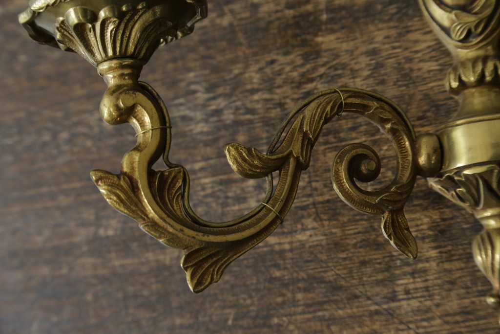 フランスヴィンテージ　繊細で優雅な装飾が魅力的な2灯式ウォールライト　(R-086917)