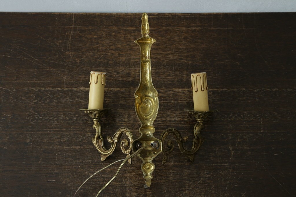 フランスヴィンテージ　繊細で優雅な装飾が魅力的な2灯式ウォールライト　(R-086917)